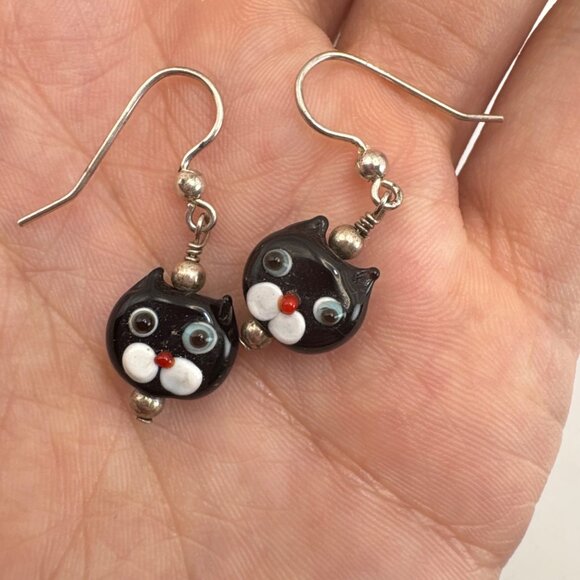 Silver Tone Black & White Enamel Kitty Cat Dangle Earrings Size 1.25" Length - Picture 7 of 9